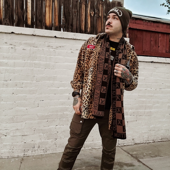 Meet your Posher, Julian - Picture 1 of 6